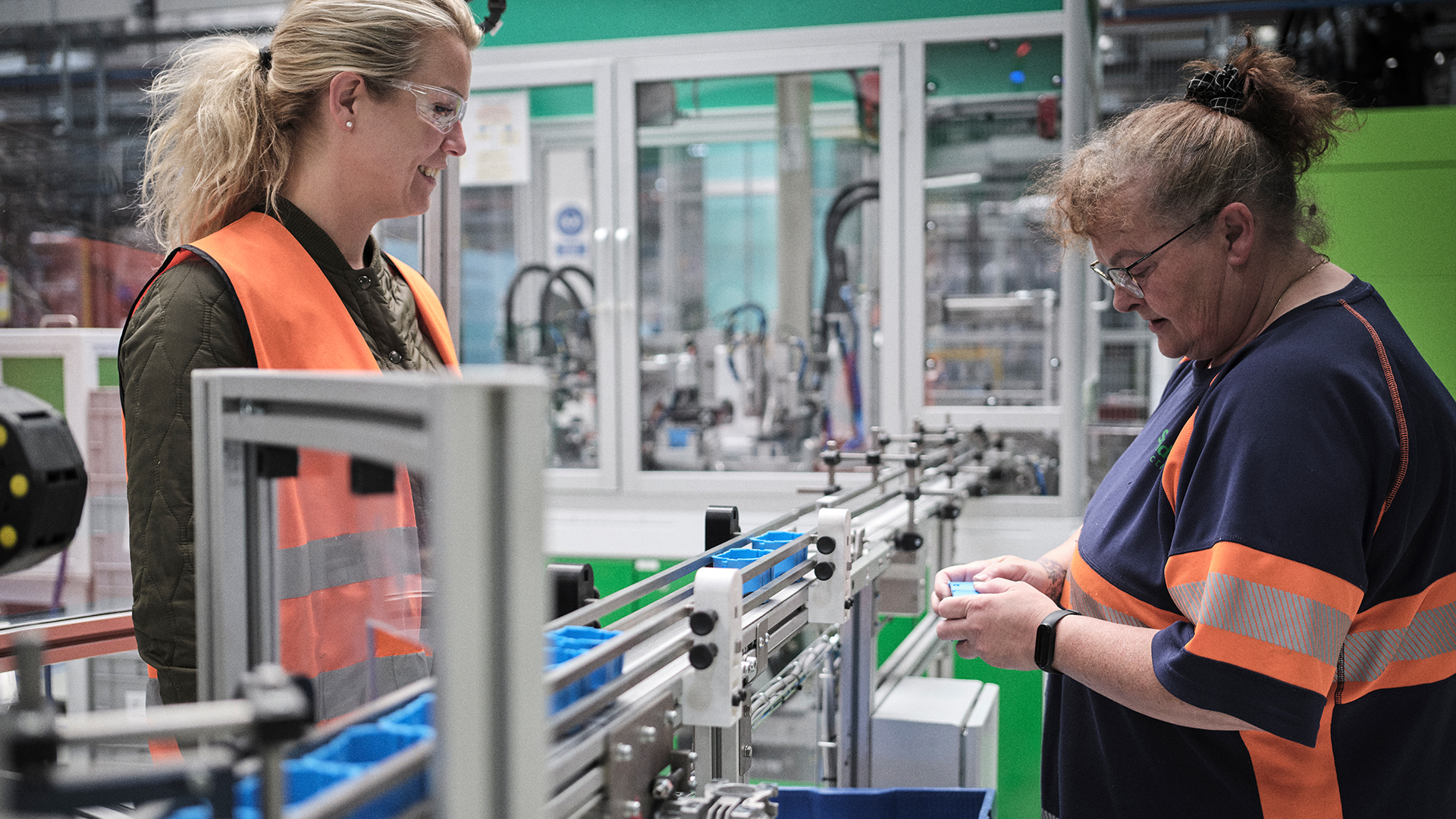 arbejde i produktionshal